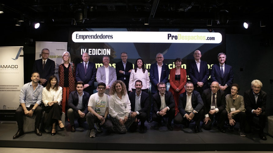 Representación de organizadores y premiados en los 4 Premios ProDespachos